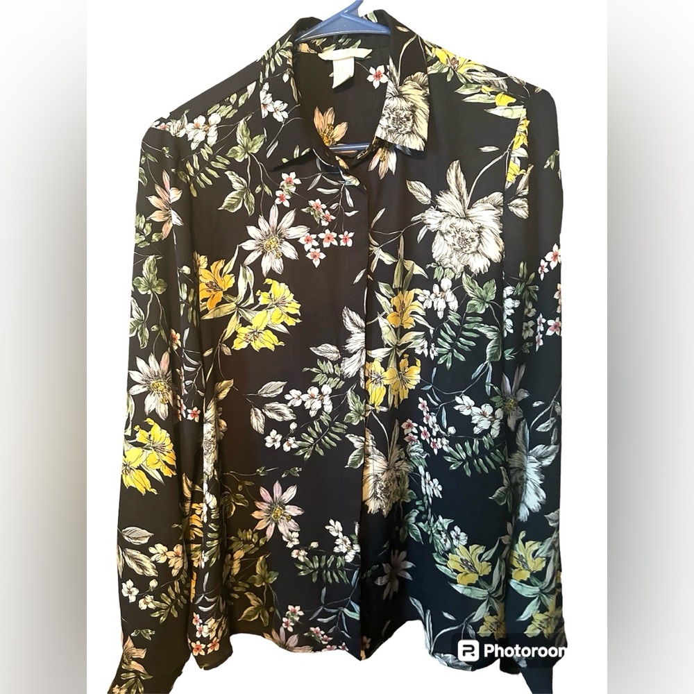H&M Women’s Long-Sleeve Navy Blue Floral Button Down Blouse - Picture 8 of 8